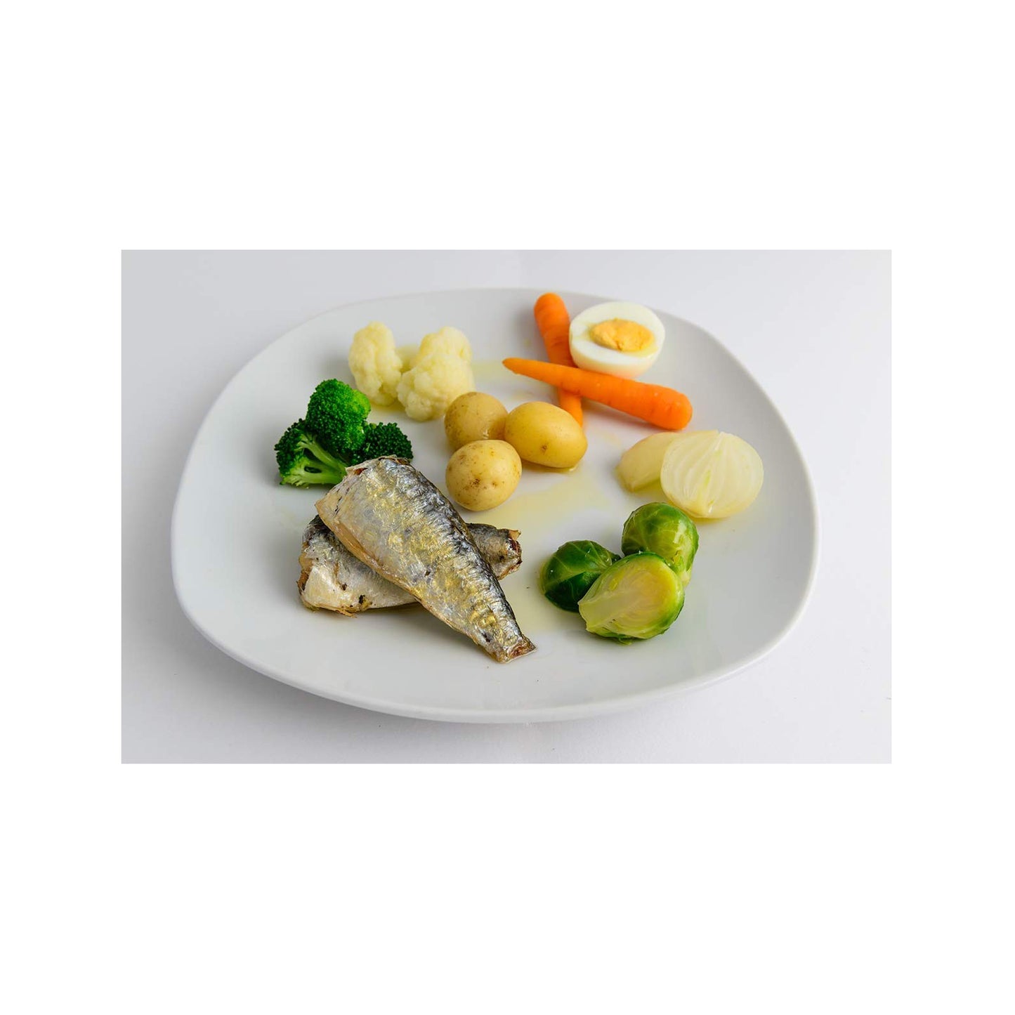 Pinhais (Nuri) Sardinas portuguesas artesanales en salsa de tomate - 4.4 Oz 