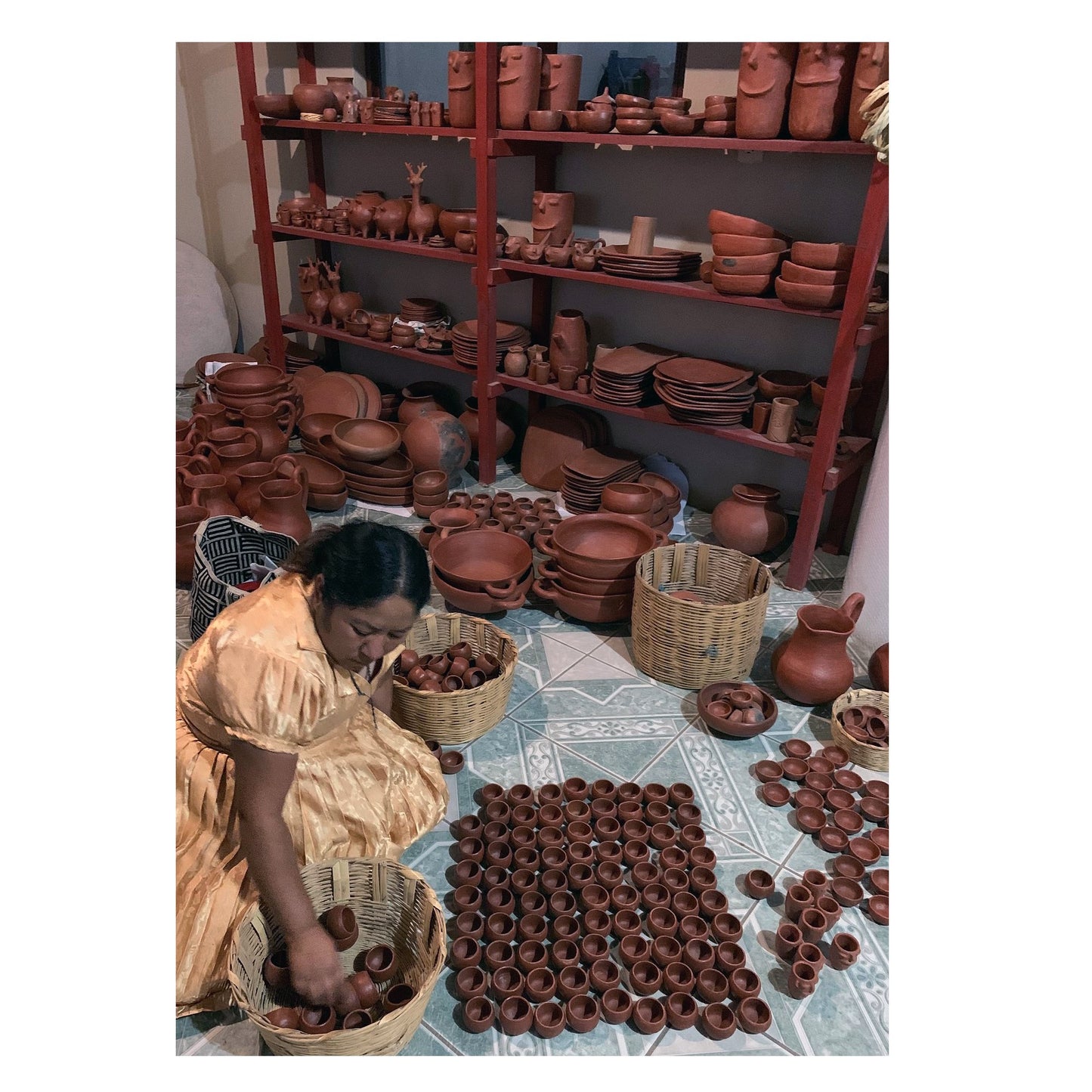 Vasos de chupito de mezcal de arcilla roja con caras | Mezcal Copitas - Hecho a mano en Oaxaca, México